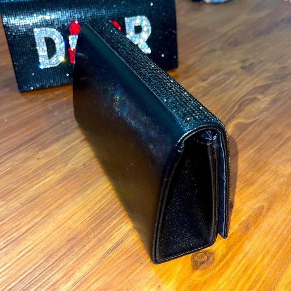 ☃️BOGO50%☃️ 🆕🖤BLACK Stripe Snake Beaded Clutch - Picture 3 of 7